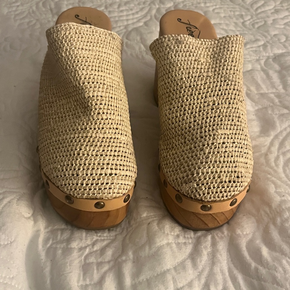Free people Claudia platform crochet clogs